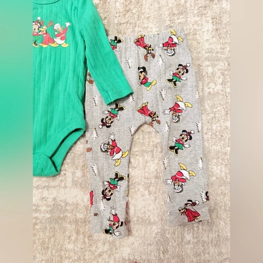 Disney Green and Gray Kids Mickey Mouse Holiday Matching Set size 12M